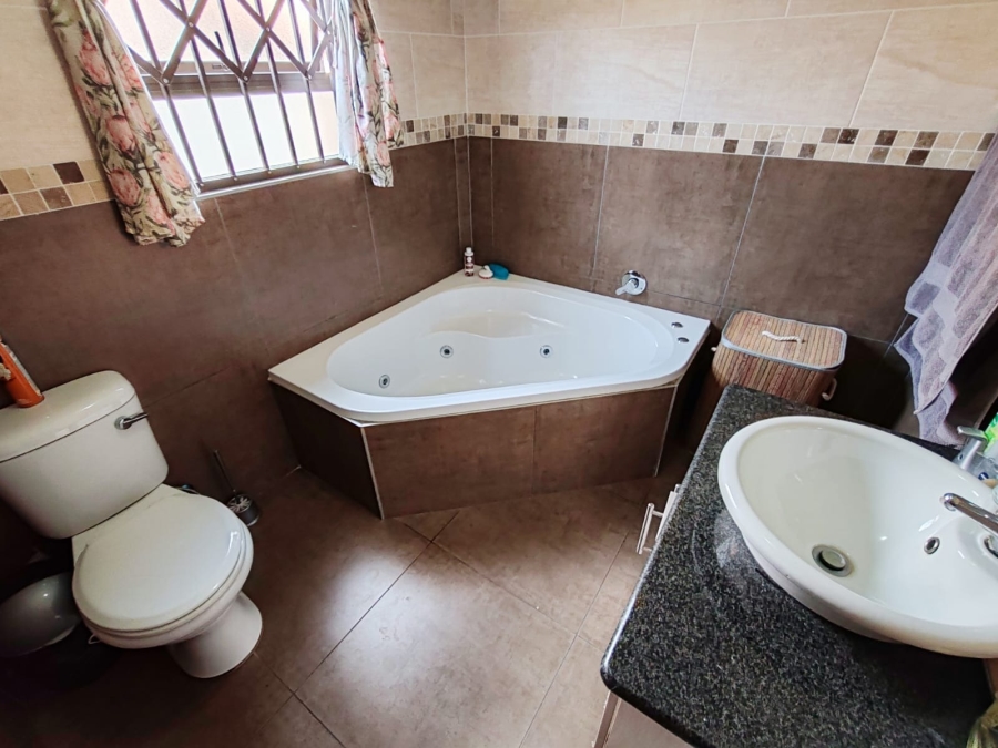 2 Bedroom Property for Sale in Waterberry Estate North West